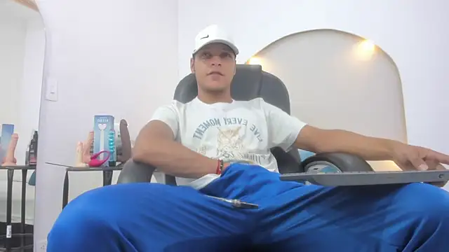 Snapshot of Ricky_Owens1 chatting on December 2, 2025, 8:54 pm Ricky Owens1 online show from December 2, 2025, 8:54 pm