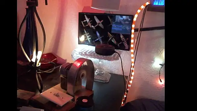 Pussyeat2please online show from April 18, 2026, 7:07 pm