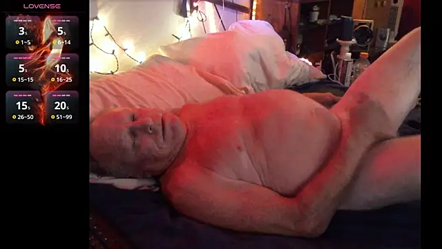 Snapshot of Pussyeat2please chatting on May 20, 2026, 10:45 am Pussyeat2please online show from May 20, 2026, 10:45 am