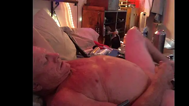 Snapshot of Pussyeat2please chatting on November 9, 2025, 2:21 pm Pussyeat2please online show from November 9, 2025, 2:21 pm