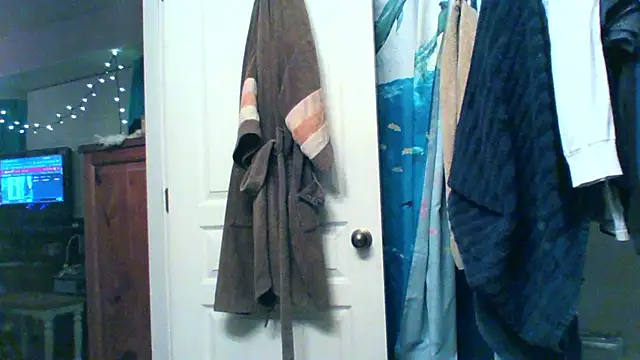 Pussyeat2please online show from April 19, 2026, 11:00 am