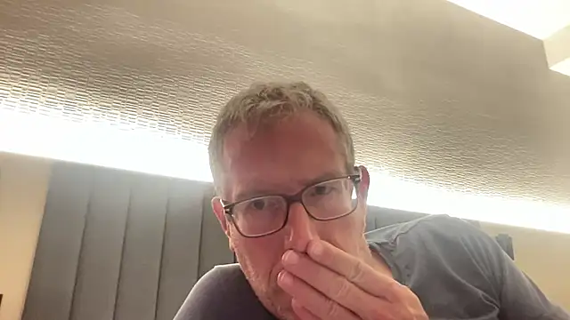 choupipat1 online show from October 23, 2025, 1:04 am