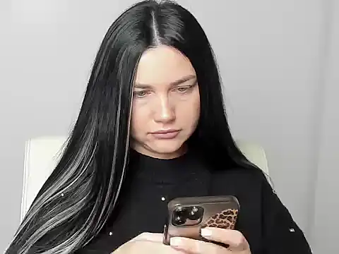 Lune Moon online show from November 14, 2025, 4:27 am