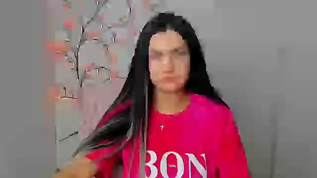 Snapshot of Lune_Moon chatting on May 18, 2026, 5:23 am Lune Moon online show from May 18, 2026, 5:23 am