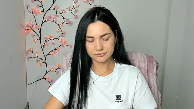 Snapshot of Lune_Moon chatting on July 9, 2026, 5:52 am Lune Moon online show from July 9, 2026, 5:52 am