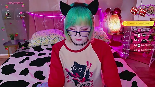 CoralineYoung online show from April 26, 2026, 7:16 am