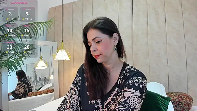 Snapshot of Anantaa_ chatting on December 4, 2025, 11:42 am Anantaa online show from December 4, 2025, 11:42 am