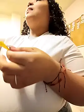 KITY HILL online show from April 19, 2026, 11:07 pm