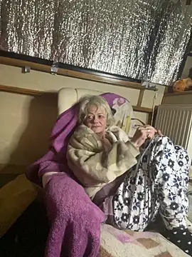 ladyboatlady online show from February 24, 2026, 7:37 pm