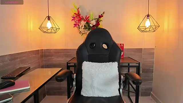 SamantaKane online show from November 8, 2025, 3:43 am