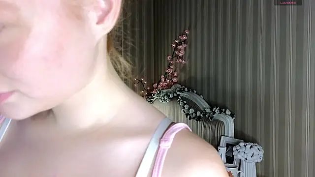 Snapshot of Juuulia_ chatting on March 3, 2026, 2:57 pm Juuulia online show from March 3, 2026, 2:57 pm