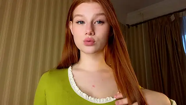 Snapshot of Juuulia_ chatting on May 11, 2026, 2:40 pm Juuulia online show from May 11, 2026, 2:40 pm