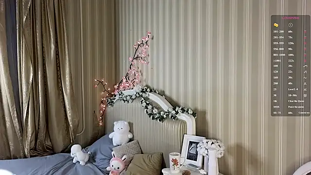 Snapshot of Juuulia_ chatting on February 27, 2026, 2:50 pm Juuulia online show from February 27, 2026, 2:50 pm