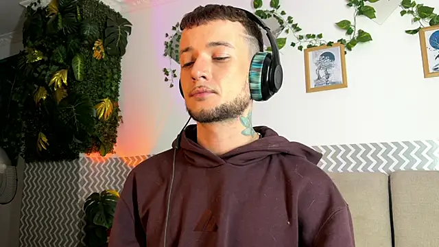 Neythancooper online show from November 18, 2025, 1:54 am