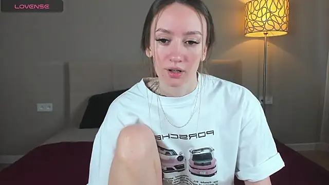 cutienaughtygirl online show from April 16, 2026, 9:32 am