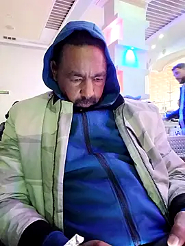 Snapshot of Bob_black chatting on March 4, 2026, 8:27 pm Bob black online show from March 4, 2026, 8:27 pm