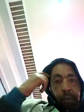 Snapshot of Bob_black chatting on March 27, 2026, 10:22 pm Bob black online show from March 27, 2026, 10:22 pm