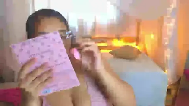 Snapshot of loreaniss chatting on November 4, 2025, 2:10 pm loreaniss online show from November 4, 2025, 2:10 pm