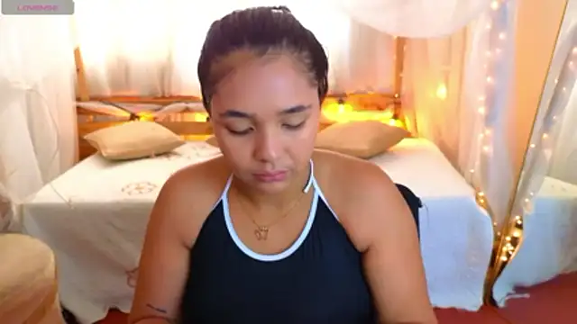 Snapshot of loreaniss chatting on October 25, 2025, 8:31 pm loreaniss online show from October 25, 2025, 8:31 pm