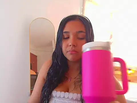 loreaniss online show from March 4, 2026, 7:43 pm