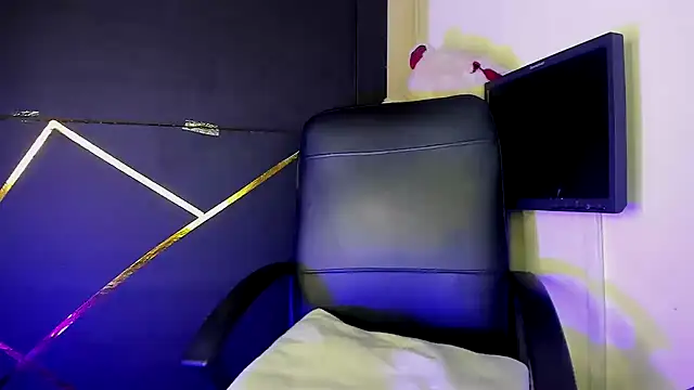 Kylie Moan online show from December 1, 2025, 6:36 am