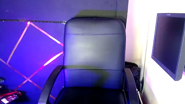 Kylie Moan online show from December 2, 2025, 2:23 am