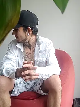 Snapshot of Tattoboy19cm chatting on October 4, 2025, 3:24 pm Tattoboy19cm online show from October 4, 2025, 3:24 pm