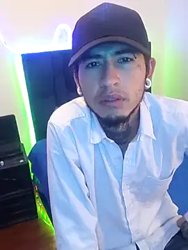 Snapshot of Tattoboy19cm chatting on September 13, 2025, 2:39 pm Tattoboy19cm online show from September 13, 2025, 2:39 pm