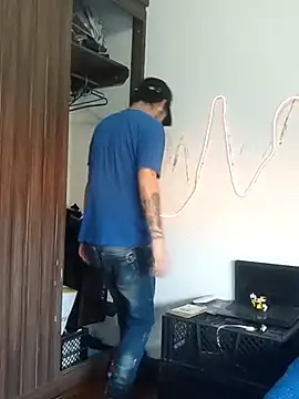 Snapshot of Tattoboy19cm chatting on October 6, 2025, 10:10 pm Tattoboy19cm online show from October 6, 2025, 10:10 pm