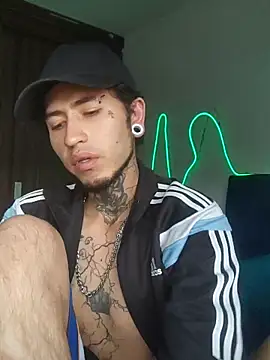 Snapshot of Tattoboy19cm chatting on October 18, 2025, 6:32 pm Tattoboy19cm online show from October 18, 2025, 6:32 pm