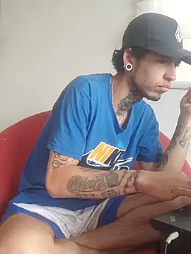 Snapshot of Tattoboy19cm chatting on November 24, 2025, 3:01 pm Tattoboy19cm online show from November 24, 2025, 3:01 pm