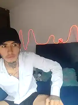 Snapshot of Tattoboy19cm chatting on September 30, 2025, 3:07 pm Tattoboy19cm online show from September 30, 2025, 3:07 pm