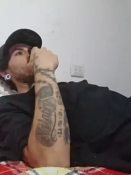 Snapshot of Tattoboy19cm chatting on November 18, 2025, 7:17 pm Tattoboy19cm online show from November 18, 2025, 7:17 pm