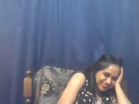 Snapshot of cute_indianxo chatting on November 18, 2025, 9:18 pm cute indianxo online show from November 18, 2025, 9:18 pm
