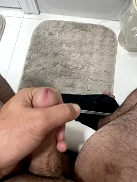 Snapshot of Heros2000 chatting on November 2, 2025, 11:21 pm Heros2000 online show from November 2, 2025, 11:21 pm