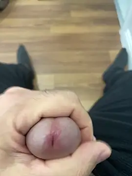 Snapshot of Heros2000 chatting on December 19, 2025, 7:11 am Heros2000 online show from December 19, 2025, 7:11 am