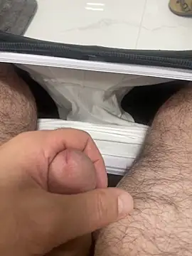 Snapshot of Heros2000 chatting on November 18, 2025, 6:44 pm Heros2000 online show from November 18, 2025, 6:44 pm