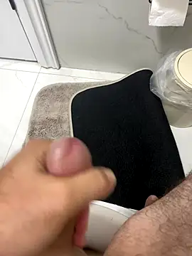 Snapshot of Heros2000 chatting on October 5, 2025, 7:32 am Heros2000 online show from October 5, 2025, 7:32 am