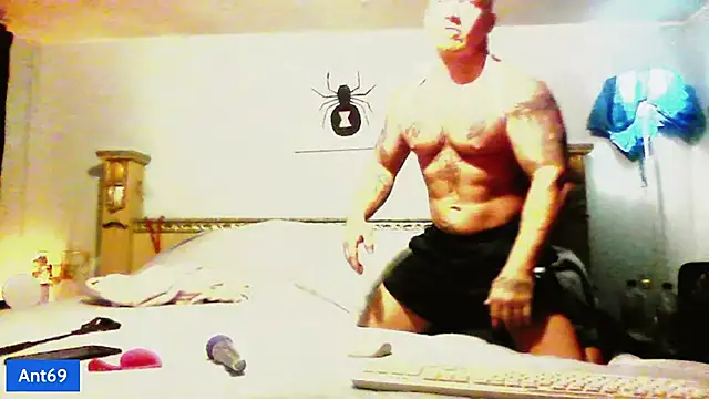 Snapshot of AntMeich6969 chatting on October 6, 2025, 2:02 am AntMeich6969 online show from October 6, 2025, 2:02 am