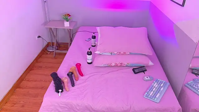 Snapshot of cutepetitee chatting on December 3, 2025, 7:35 pm cutepetitee online show from December 3, 2025, 7:35 pm