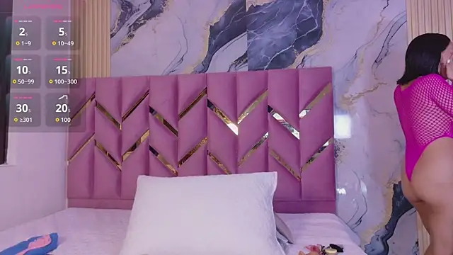 cutepetitee online show from April 18, 2026, 7:58 pm