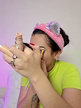 AmaiaSalvatore online show from October 3, 2025, 8:21 pm