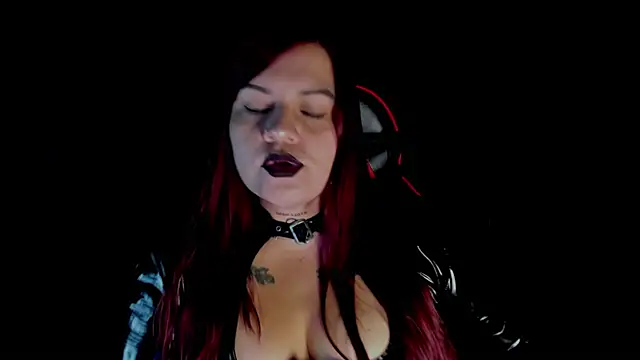 Snapshot of Moon_Dark520 chatting on December 23, 2025, 4:56 am Moon Dark520 online show from December 23, 2025, 4:56 am