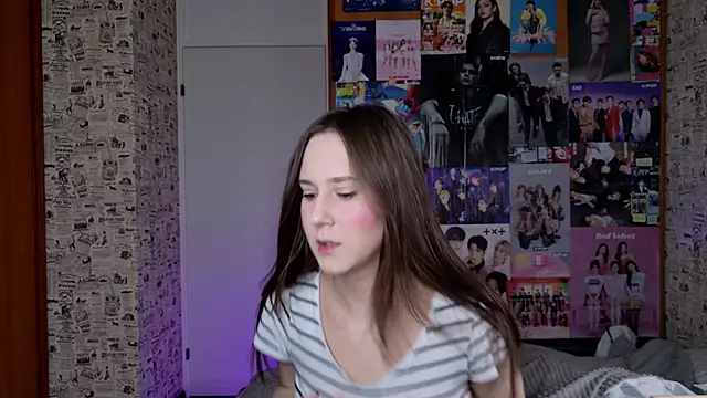 LucyRose3 online show from November 30, 2025, 4:13 am