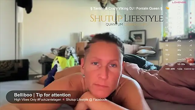 Snapshot of SwingWingWomanSweden chatting on September 27, 2025, 6:19 am SwingWingWomanSweden online show from September 27, 2025, 6:19 am