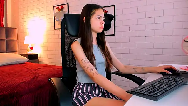 UliaNeer online show from May 10, 2026, 5:11 am