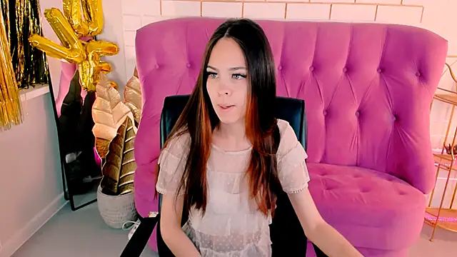 Snapshot of UliaNeer chatting on September 23, 2025, 5:03 am UliaNeer online show from September 23, 2025, 5:03 am