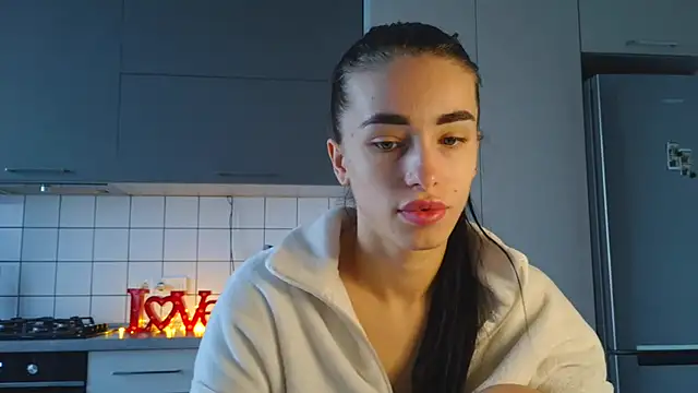 Snapshot of EvaMelnik chatting on September 19, 2025, 2:21 pm EvaMelnik online show from September 19, 2025, 2:21 pm