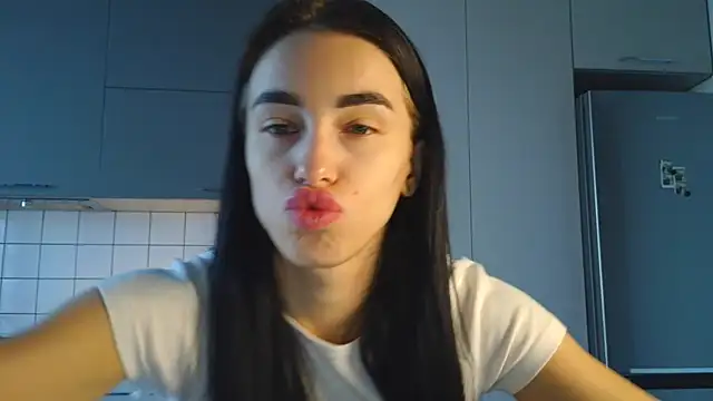 Snapshot of EvaMelnik chatting on September 22, 2025, 2:34 pm EvaMelnik online show from September 22, 2025, 2:34 pm