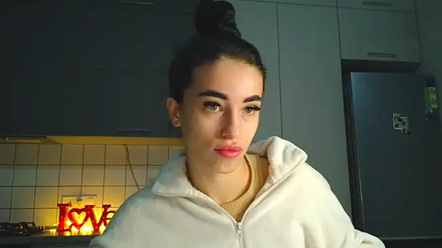 Snapshot of EvaMelnik chatting on October 4, 2025, 4:30 pm EvaMelnik online show from October 4, 2025, 4:30 pm